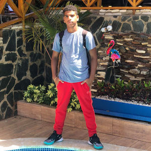 Meet your Posher, Luis miguel